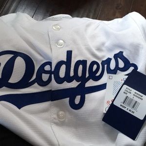 Dodger

Majestic Athletic